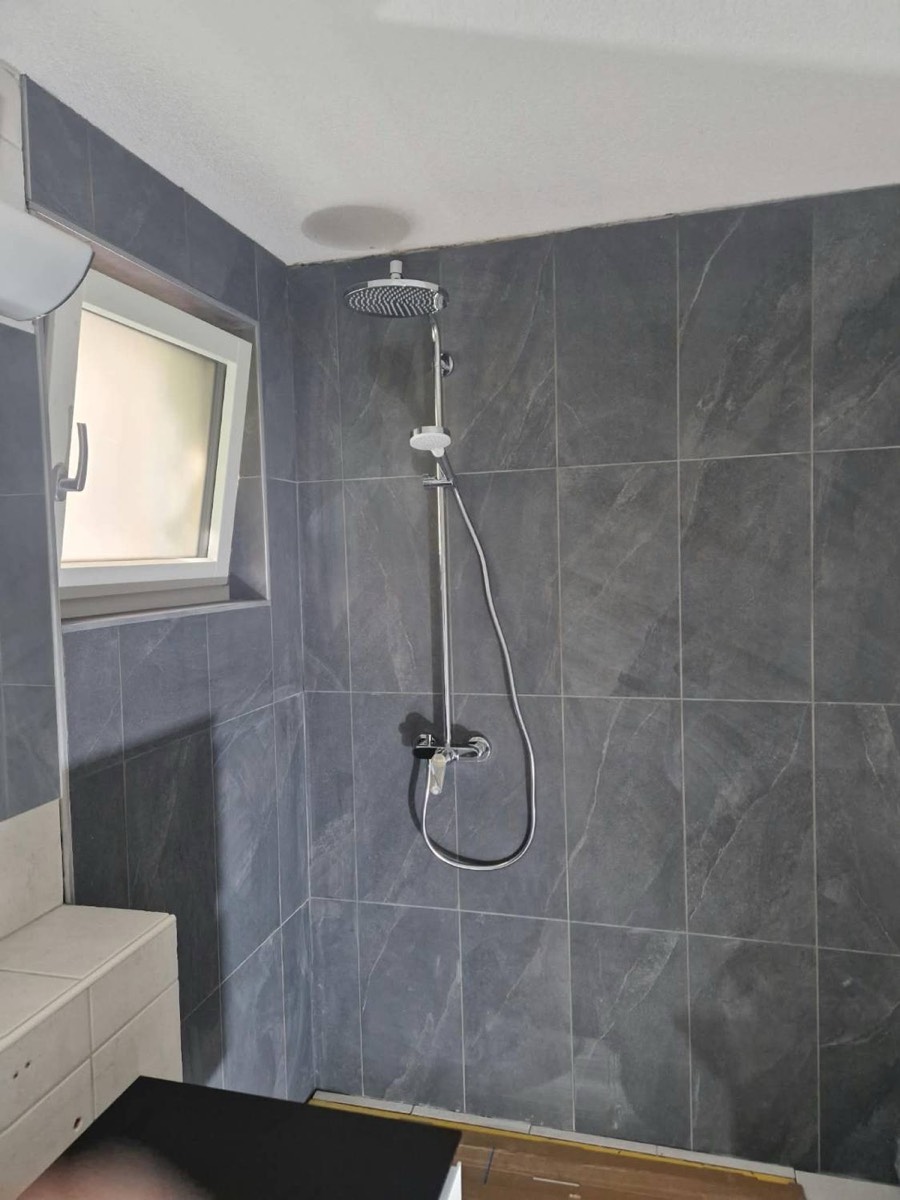 Douche – carrelage anthracite