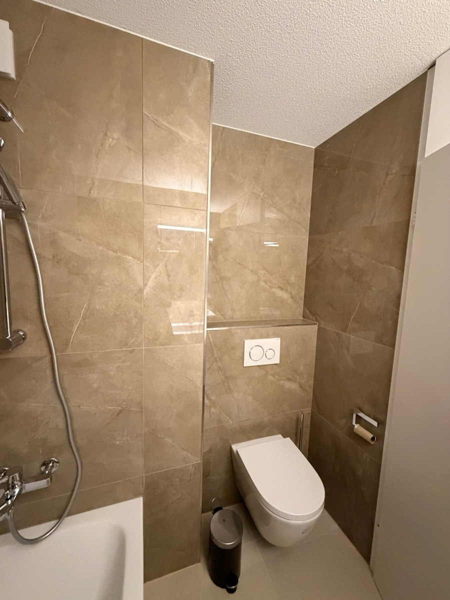 WC – grand format effet marbre