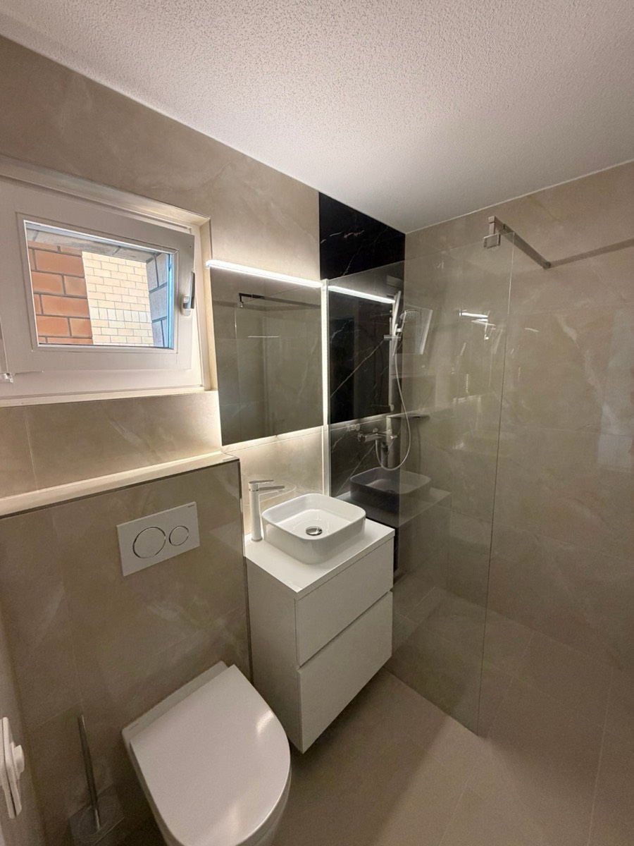 Salle de bain – marbre beige et noir