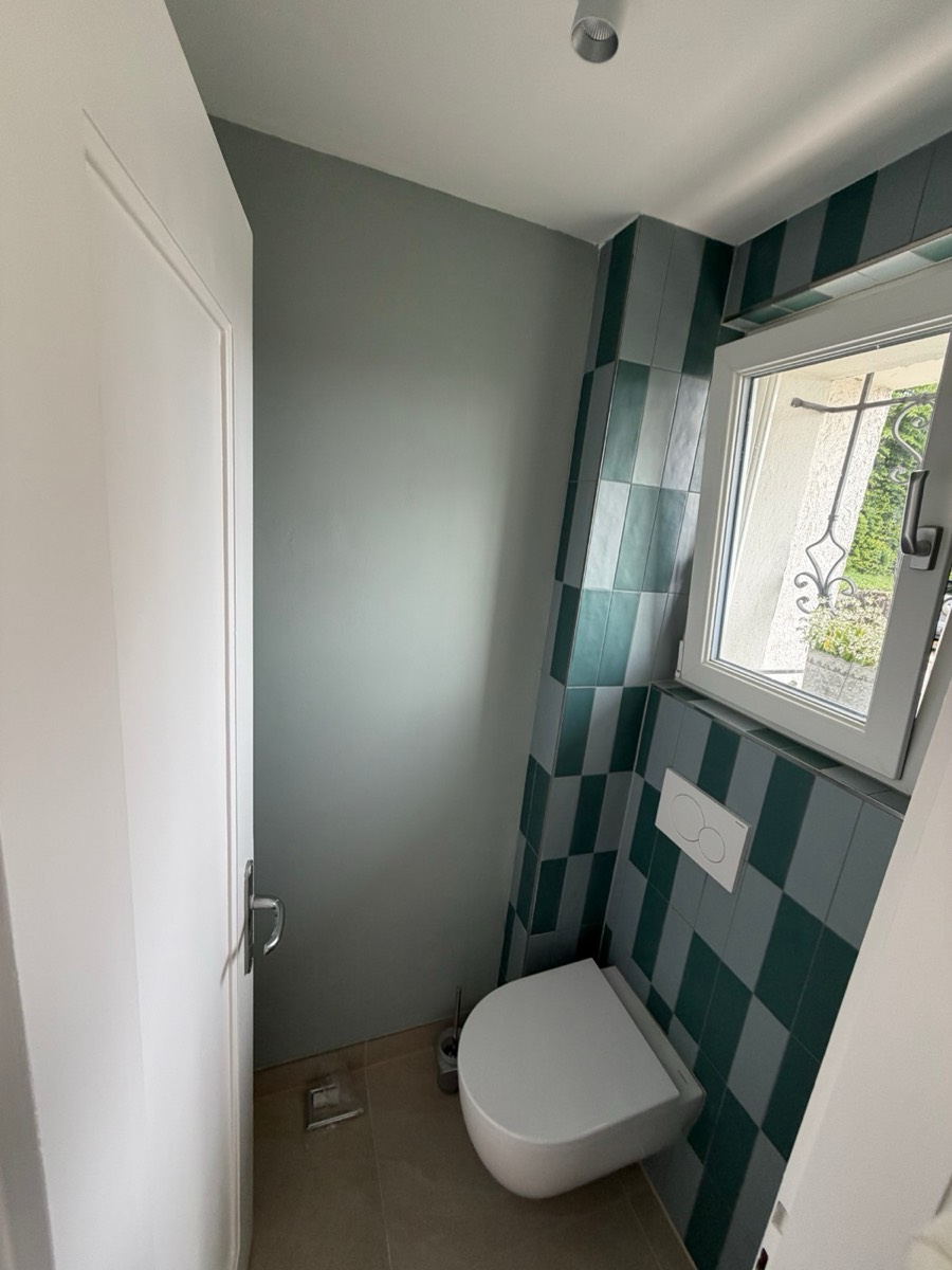 WC – carrelage vert bicolore